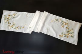 White organza silk scarf hand-embroidered with daisy 40*200 cm